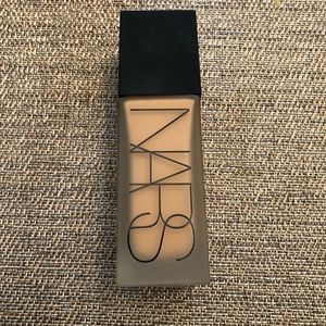 NARS All Day Luminous Foundation Barcelona